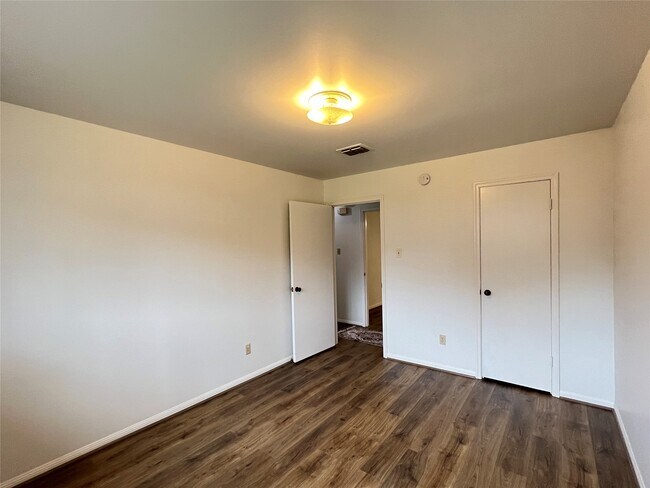 Building Photo - 2232 Ripple Creek Dr