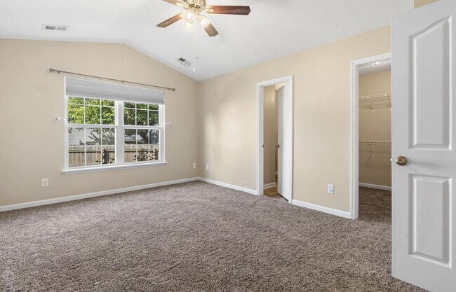Building Photo - 141 Clover Valley Dr