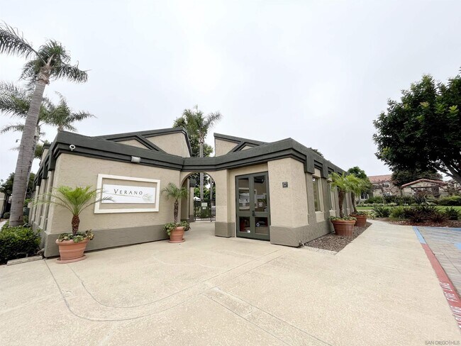Building Photo - 7545 Charmant Dr