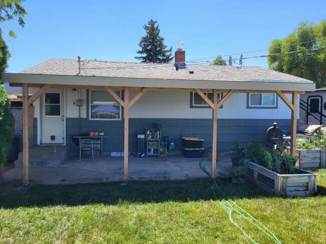 Building Photo - 3 BD / 1 Ba Home