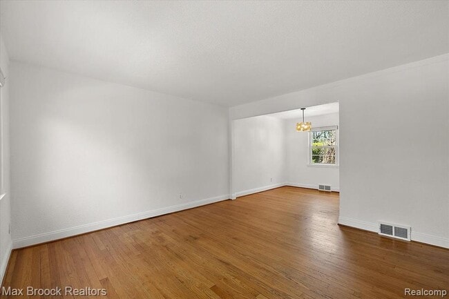 Building Photo - 1652 Graefield Rd