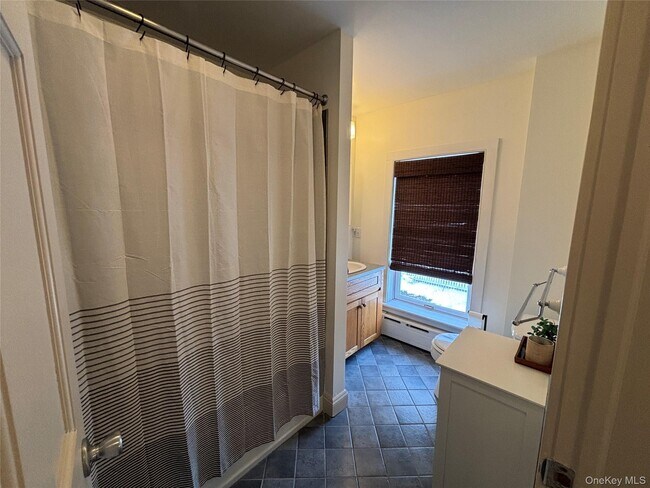 Building Photo - 11 W Bridge St