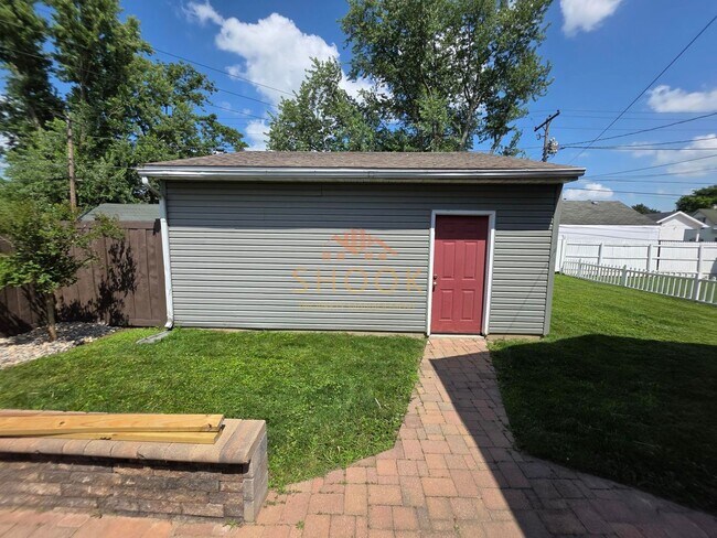 Building Photo - LOOK AT THIS 3 BR GEM WITH A BASEMENT UNDE...