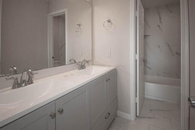 Building Photo - 17414 Big Oaks Grove