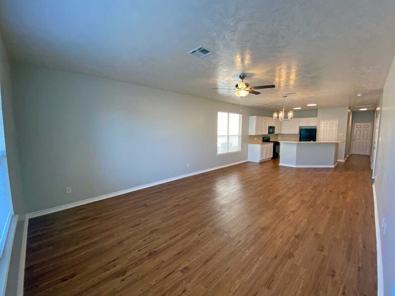 Building Photo - 15201 Hazy Meadow Ct