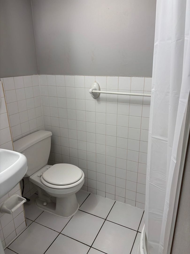 Building Photo - 6220 S Eberhart Ave