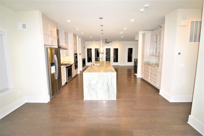 Building Photo - Elegant 3 Bedroom 2 Full 2 Half Bath Townhome in Ashburn