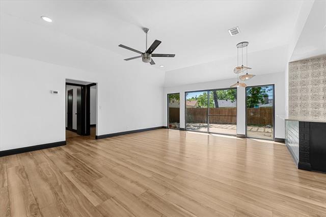 Building Photo - 11238 Webb Chapel Ct