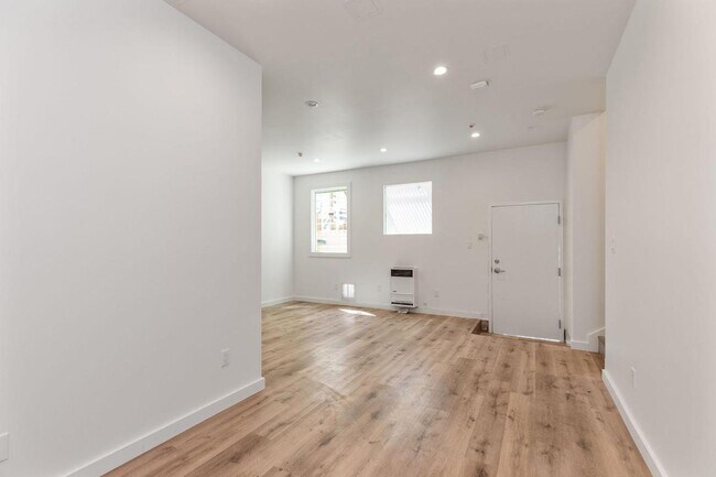 Building Photo - 905 Capp St