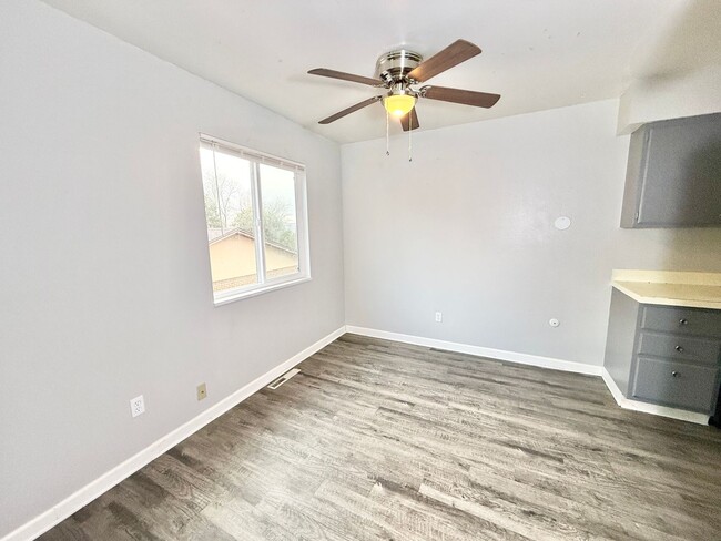 Building Photo - $500 off your 2nd months rent!