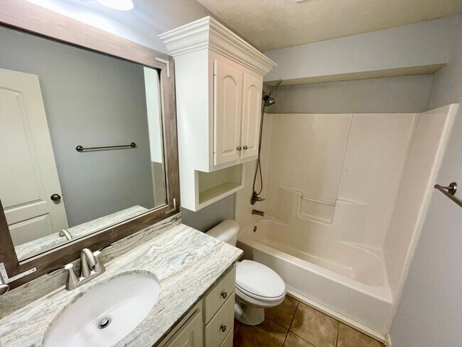 Building Photo - *MOVE IN SPECIAL* Beautiful Germantown School District Home in Ashbrooke