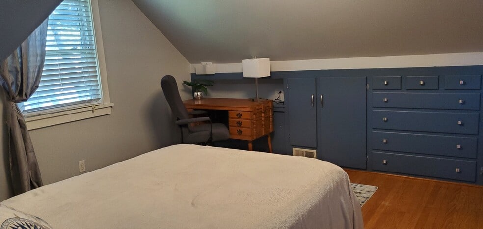 Building Photo - 1534 Crittenden Rd