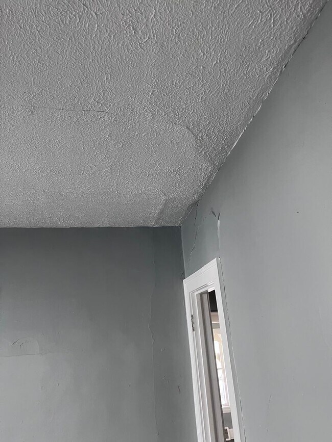 Building Photo - 12706 Iowa Ave