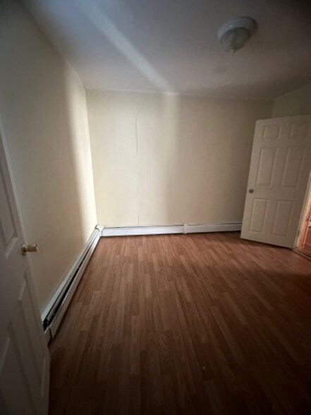 Building Photo - 428 Elm St