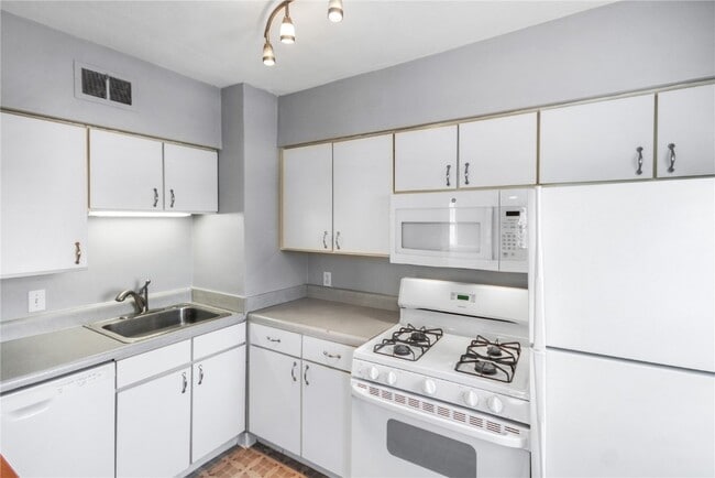 Building Photo - 1055 Terrace Dr