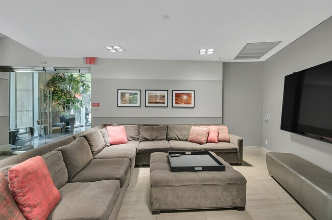 Building Photo - 1901 Post Oak Blvd