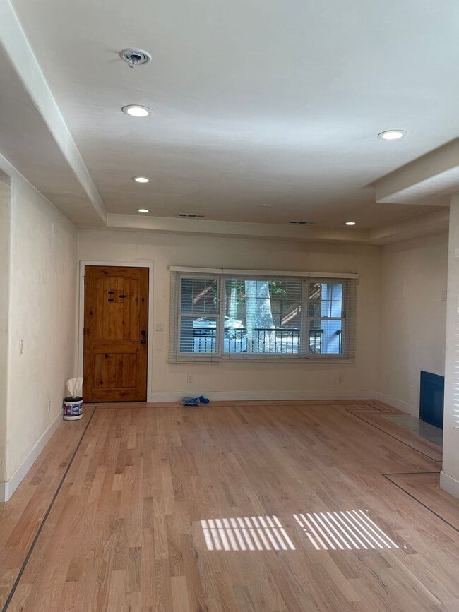 Building Photo - 3018 D St