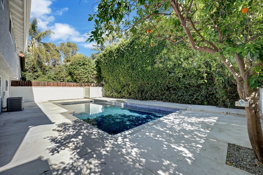 Building Photo - 5346 Tyrone Ave