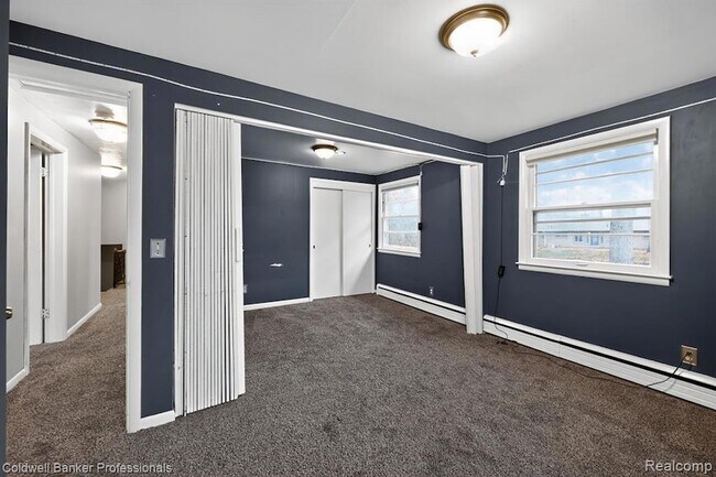 Building Photo - 4448 Greenwood Dr