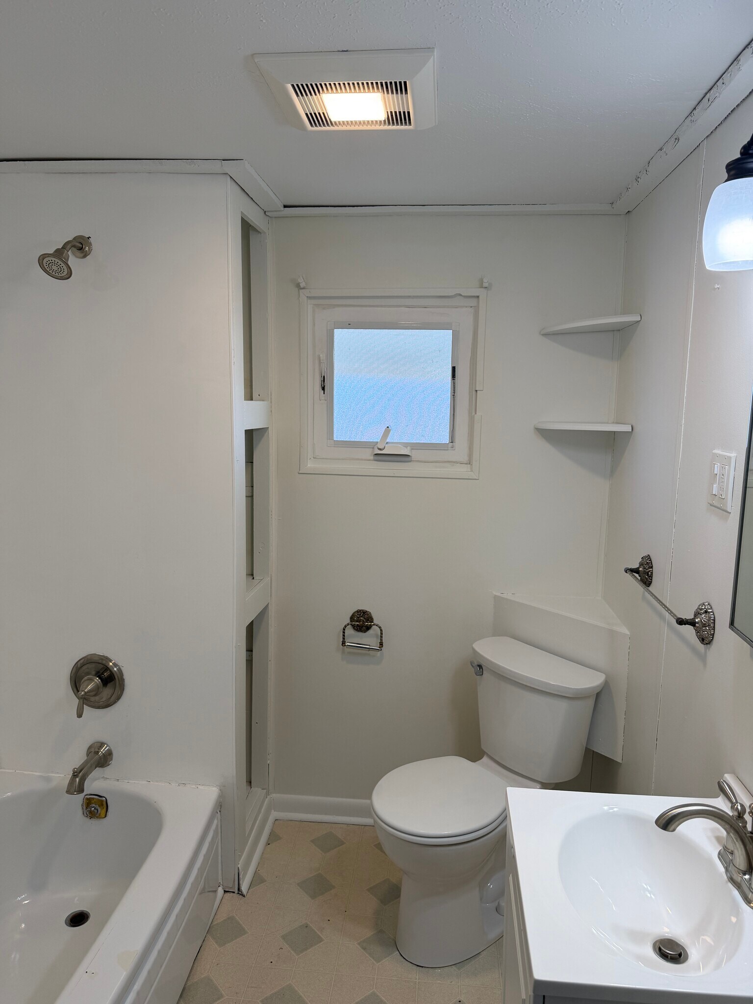 Building Photo - 533 S Dakota St