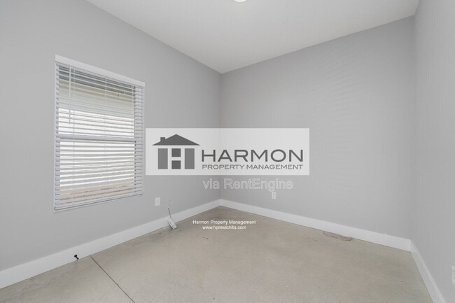 Building Photo - 2124 S Thatcher Ct