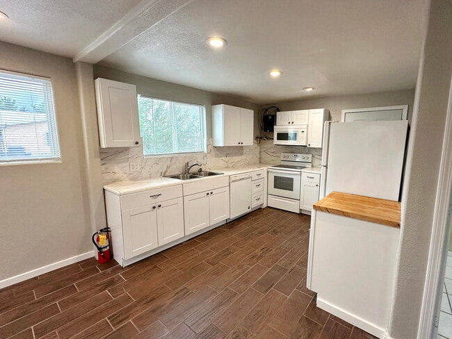 Building Photo - 907 Stover Ave SW
