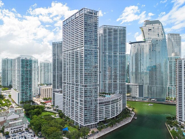 Building Photo - 485 Brickell Ave