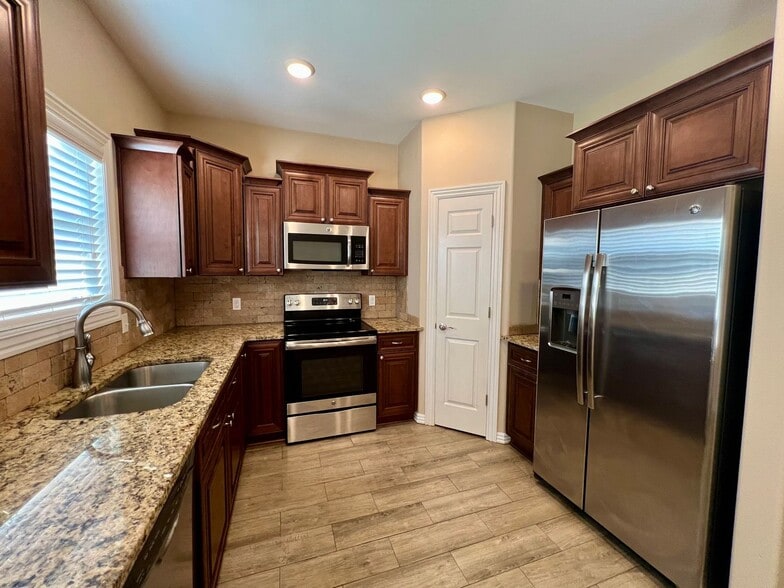 Building Photo - 9911 Landry Dr