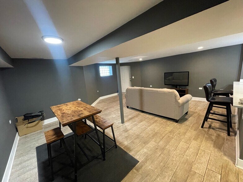 GARDEN UNIT - 4836 S Michigan Ave