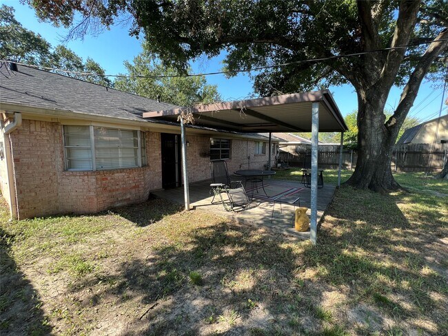 Building Photo - 6010 Hoover St