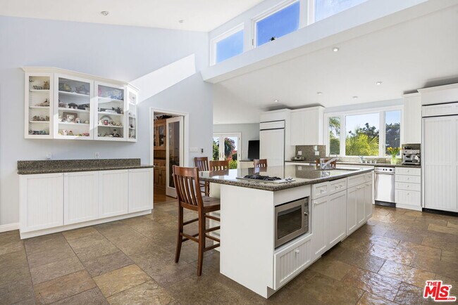 Building Photo - 11215 Sunset Blvd