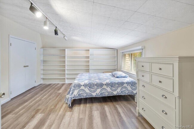 Building Photo - 107 Tennyson Dr