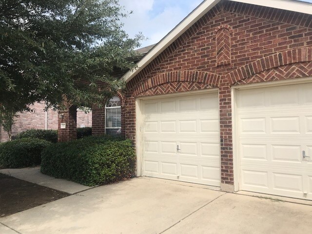 Building Photo - Super Cute 3/2 in Lost Creek Ranch!!