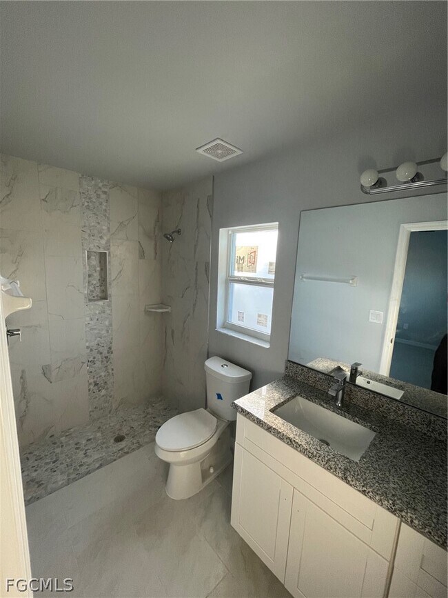 Building Photo - 3534 SW 17th Ave