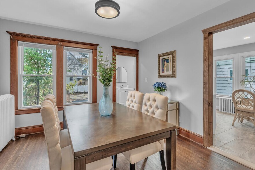 Building Photo - 80 E Hazeltine Ave