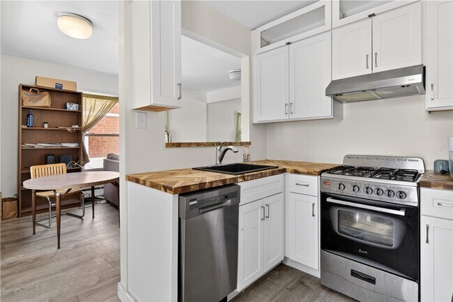 Building Photo - 303 Cornell St