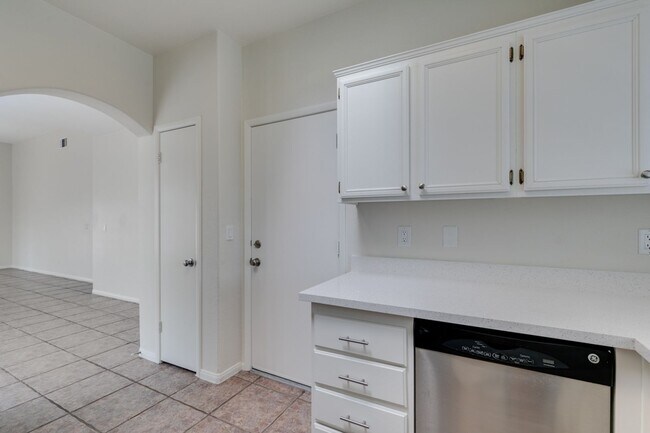 Building Photo - Charming 3-Bedroom Single-Story Home in Elkhorn!