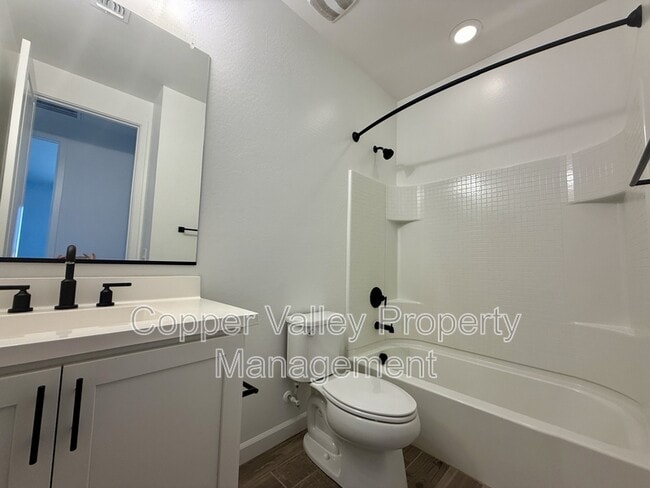 Building Photo - 2034 W Lariat Ln