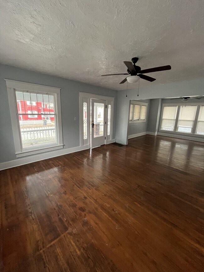 Building Photo - 735 W 3rd St