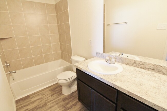 Building Photo - Brenwood Manor - 18242 Bethany Manor Ct, K...