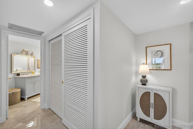 Building Photo - 2600 N Flagler Dr
