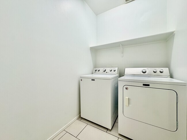 Building Photo - 7214 S Via Tierra Mesa