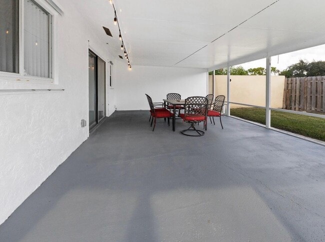 Building Photo - 1322 Riverside Cir