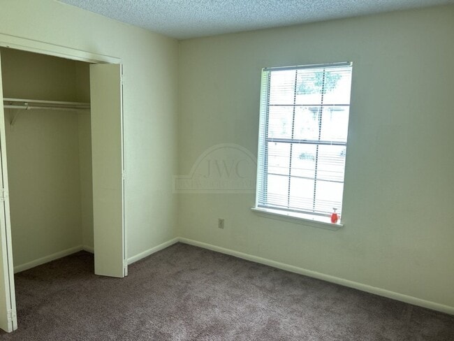 Building Photo - 821 Michelle Dr