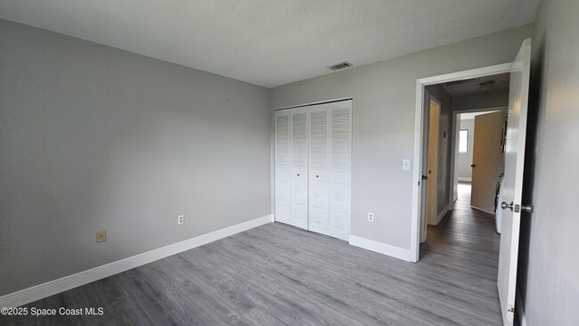 Building Photo - 1556 University Ln