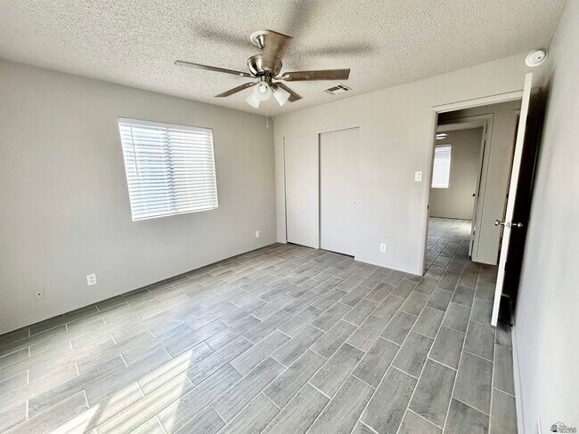 Building Photo - 1744 W 24th Dr