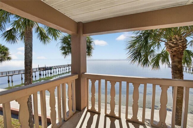 Building Photo - 650 Pinellas Point Dr S