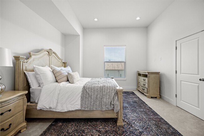 Building Photo - 1550 W Tidwell Rd