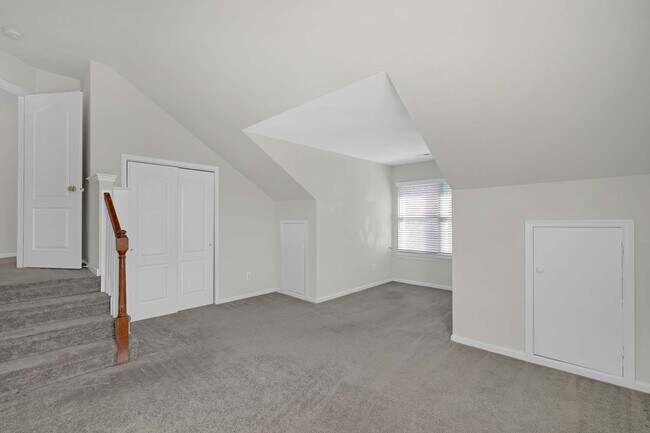 Building Photo - 710 Ray Ave