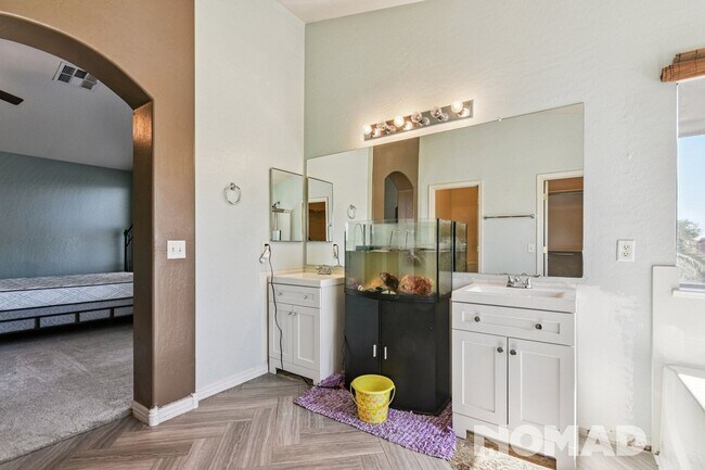Building Photo - Spacious 4BR House in Litchfield Park